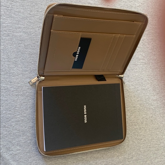 Hugo boss portfolio - Picture 4 of 10